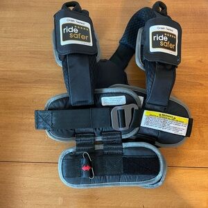 Kids Seatbelt Safety Harness - Black and Gray